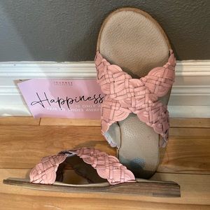 Journey Collection women’s sandals